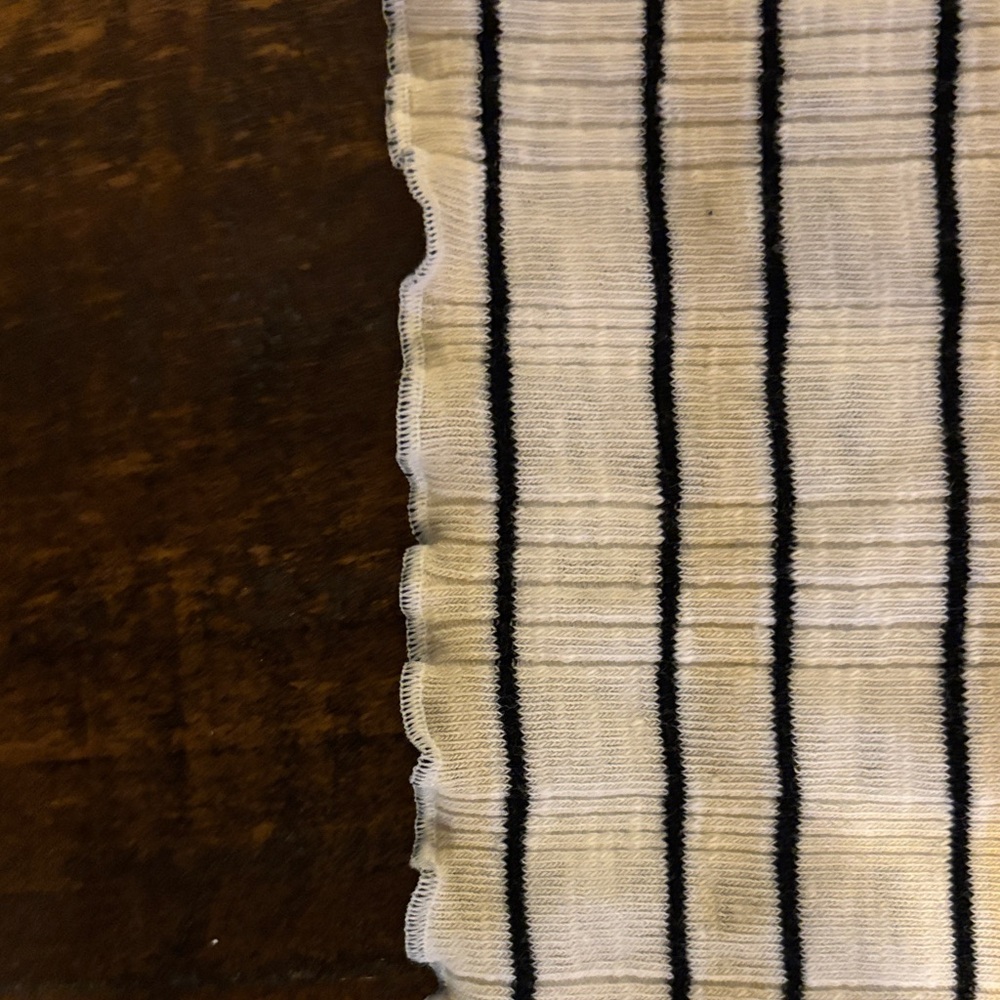 Universal Thread Striped Top - Picture 4 of 5